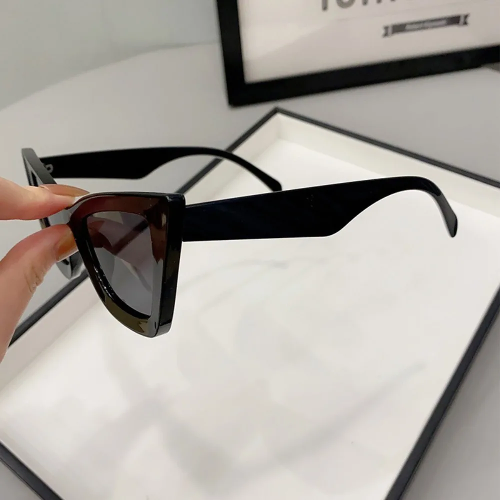 Fashion Big Frame Cat Eye Sunglasses UV400 Punk Leopard Print Eyewear Lightweight Vintage Wide Legs Sun Glasses Unisex
Fashion Big Frame Cat Eye Sunglasses UV400 Punk Leopard Print Eyewear Lightweight Vintage Wide Legs Sun Glasses Unisex