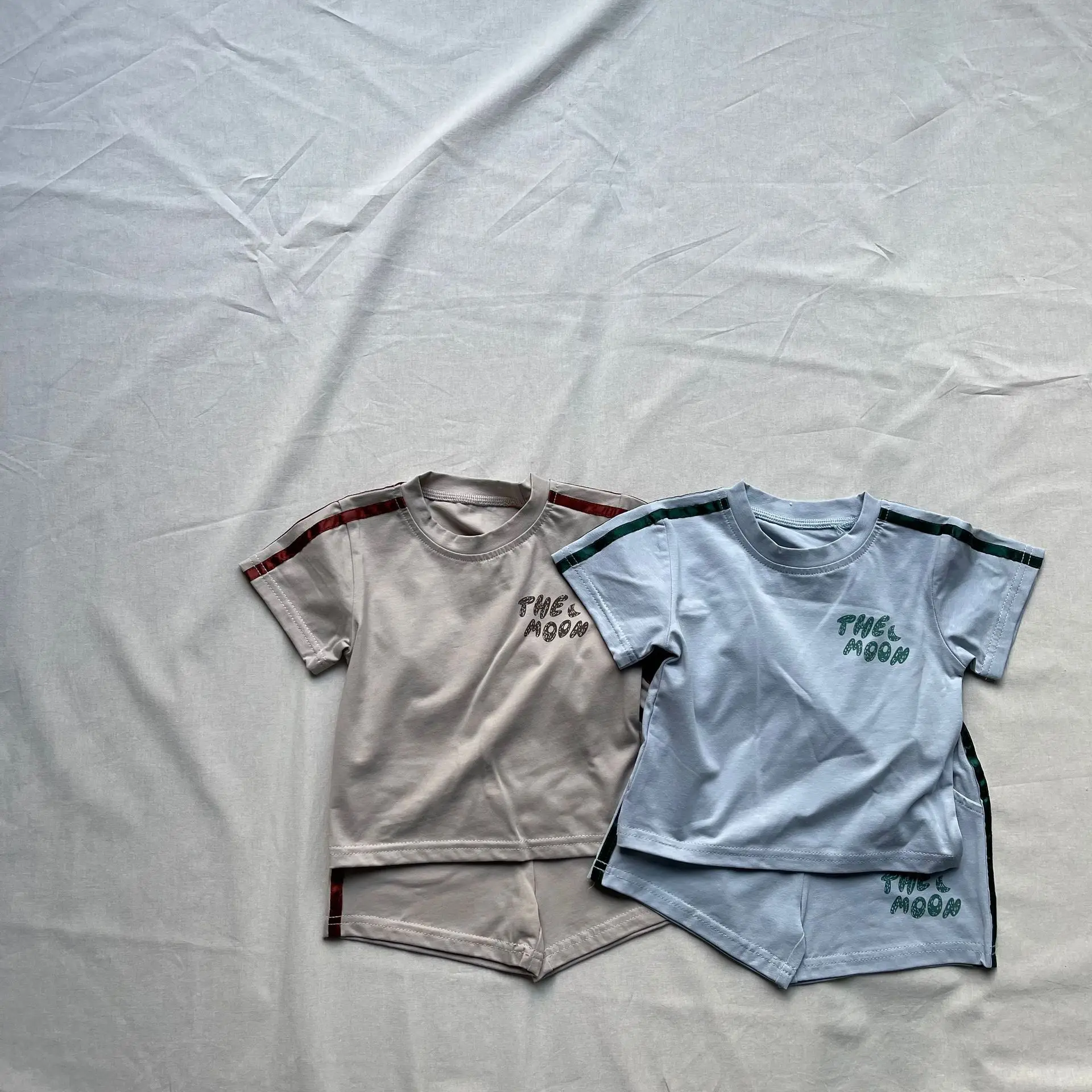 2025 Summer New Baby Short Sleeve Clothes Set Boys Girls Letter Print T Shirts + Shorts 2pcs Suit Infant Toddler Casual Outfits
2025 Summer New Baby Short Sleeve Clothes Set Boys Girls Letter Print T Shirts + Shorts 2pcs Suit Infant Toddler Casual Outfits