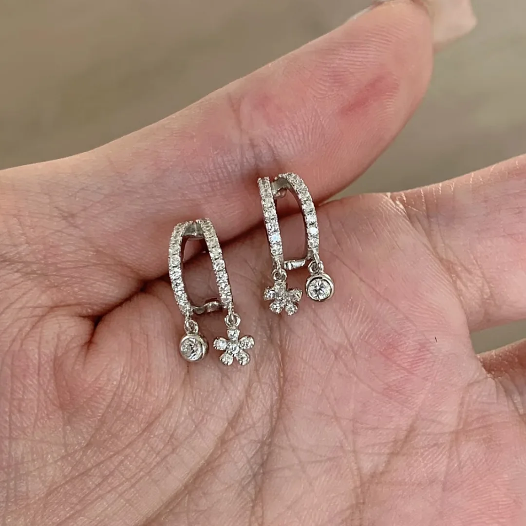 Original inlaid double-layer flower bubble diamonds earrings for women silver light luxury high-end earings stud wedding jewelry
Original inlaid double-layer flower bubble diamonds earrings for women silver light luxury high-end earings stud wedding jewelry