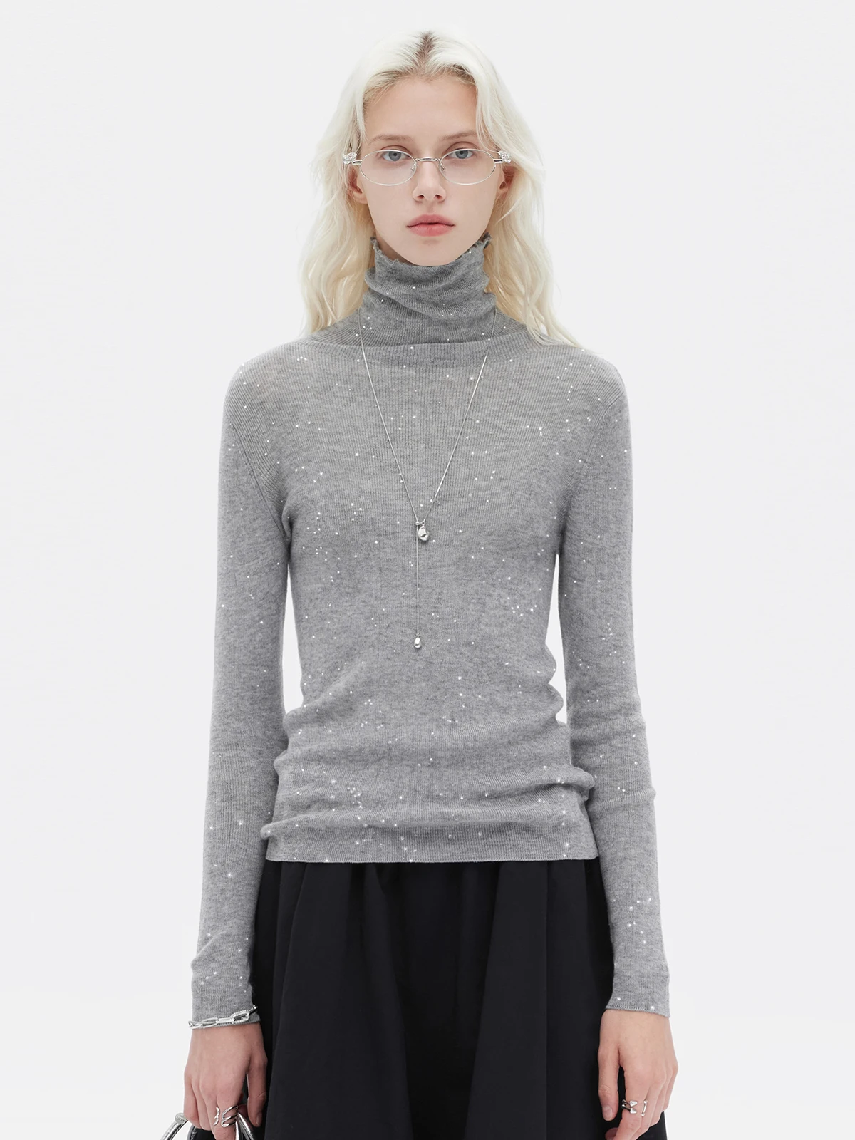 Spring and Autumn New Women's Sweater, Light Gray Sequin Slim Fit Fashionable Commuting High Neck Sweater 
Spring and Autumn New Women's Sweater, Light Gray Sequin Slim Fit Fashionable Commuting High Neck Sweater