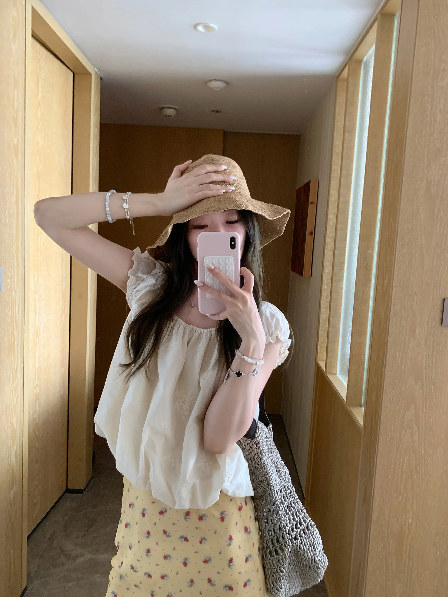 Moonlight Wheat Field Embroidered Beige Short Sleeve round Neck Shirt Women's Summer Casual Cotton Knitted Top
Moonlight Wheat Field Embroidered Beige Short Sleeve round Neck Shirt Women's Summer Casual Cotton Knitted Top