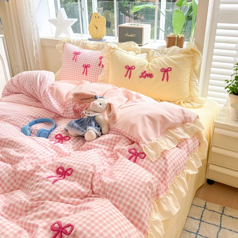 Classic Plaid Duvet Cover, Soft Lace Bedding Set, Bow Design Skin-friendly Quilt Cover, 2 Pillowcases with Different Patterns
Classic Plaid Duvet Cover, Soft Lace Bedding Set, Bow Design Skin-friendly Quilt Cover, 2 Pillowcases with Different Patterns