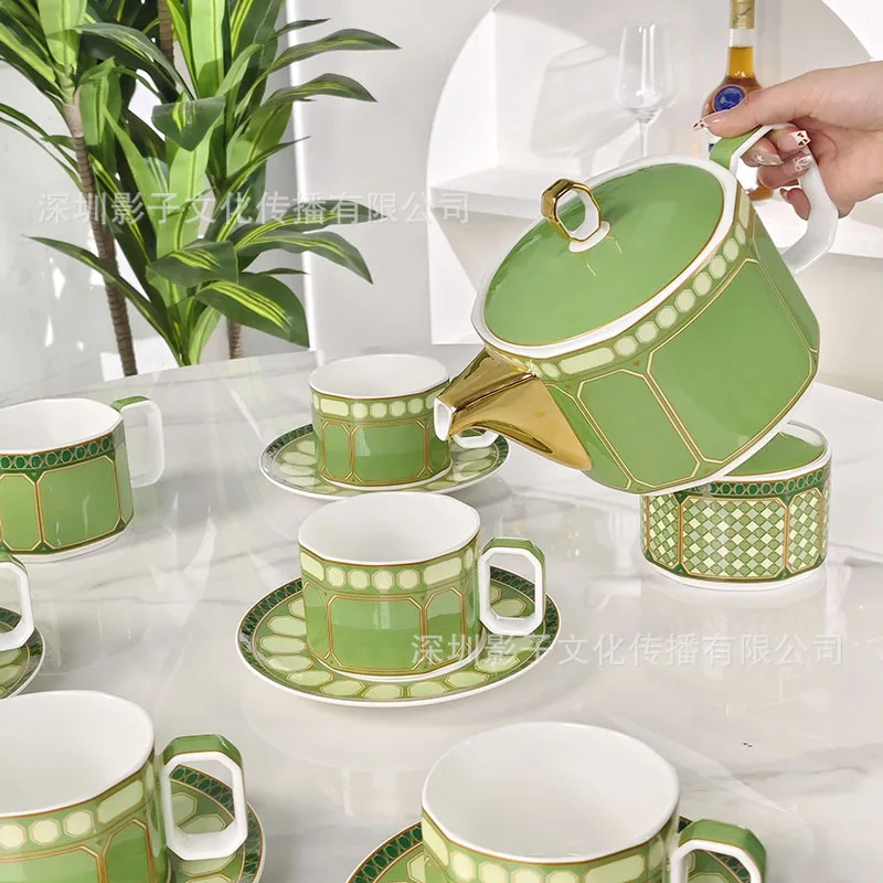 Luxury European Bone China Tea Set Elegant Coffee Cup Saucer Vintage Porcelain Gift Box for Afternoon Tea Home Dining
Luxury European Bone China Tea Set Elegant Coffee Cup Saucer Vintage Porcelain Gift Box for Afternoon Tea Home Dining