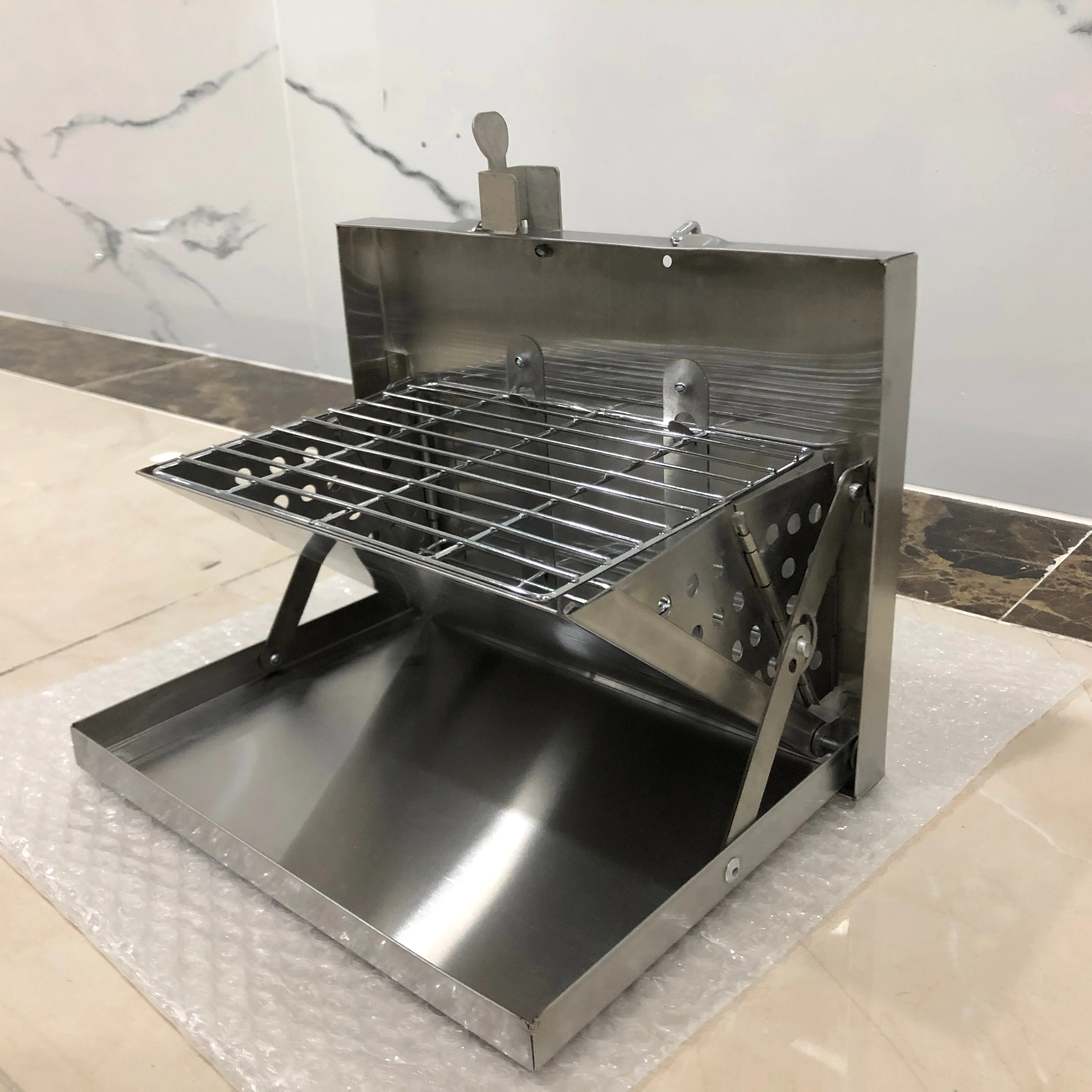 Custom Outdoor Mini Barbecue Grill Portable Briefcase Style Camping Folding Charcoal BBQ Grill
Custom Outdoor Mini Barbecue Grill Portable Briefcase Style Camping Folding Charcoal BBQ Grill