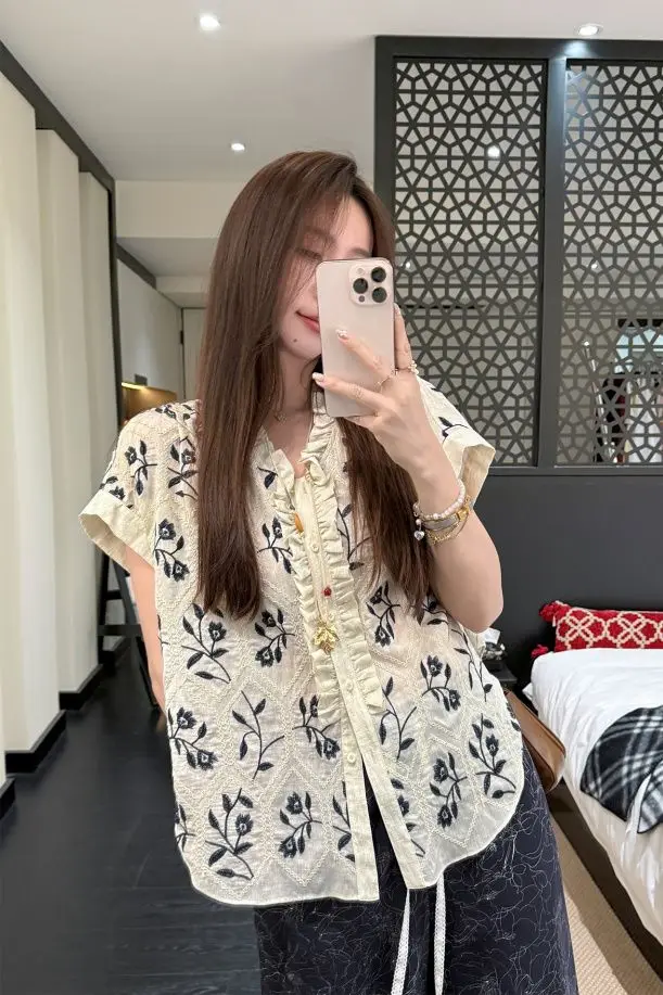 Gagarich 2026 Heavy Industries Color Blocking Embroidery Relaxed Ruffle Edge Shirt Women Summer 2026 Versatile Top Trend
Gagarich 2026 Heavy Industries Color Blocking Embroidery Relaxed Ruffle Edge Shirt Women Summer 2026 Versatile Top Trend