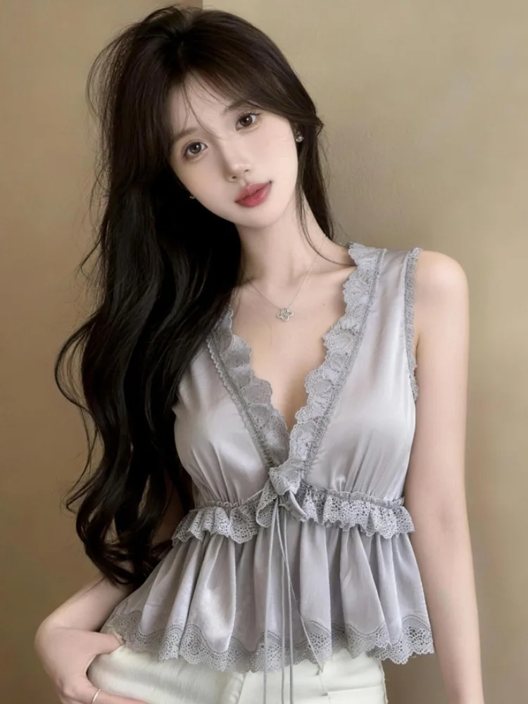 Summer New Design Pure Desire Satin Lace Trim V-neck Strap Vest Women's Short Top with Skirt Belt Tie Backless Fashionable
Summer New Design Pure Desire Satin Lace Trim V-neck Strap Vest Women's Short Top with Skirt Belt Tie Backless Fashionable