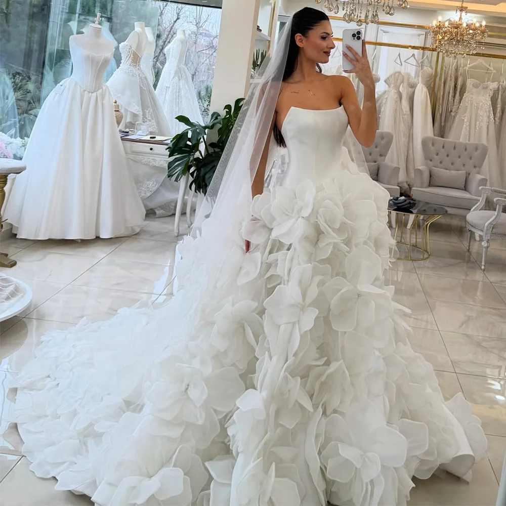 Customized Handmade flowers Vestido De Novia Temperament Strapless Sleeveless Wedding Dress Modern Tulle A-Line Robe de mariée
Customized Handmade flowers Vestido De Novia Temperament Strapless Sleeveless Wedding Dress Modern Tulle A-Line Robe de mariée