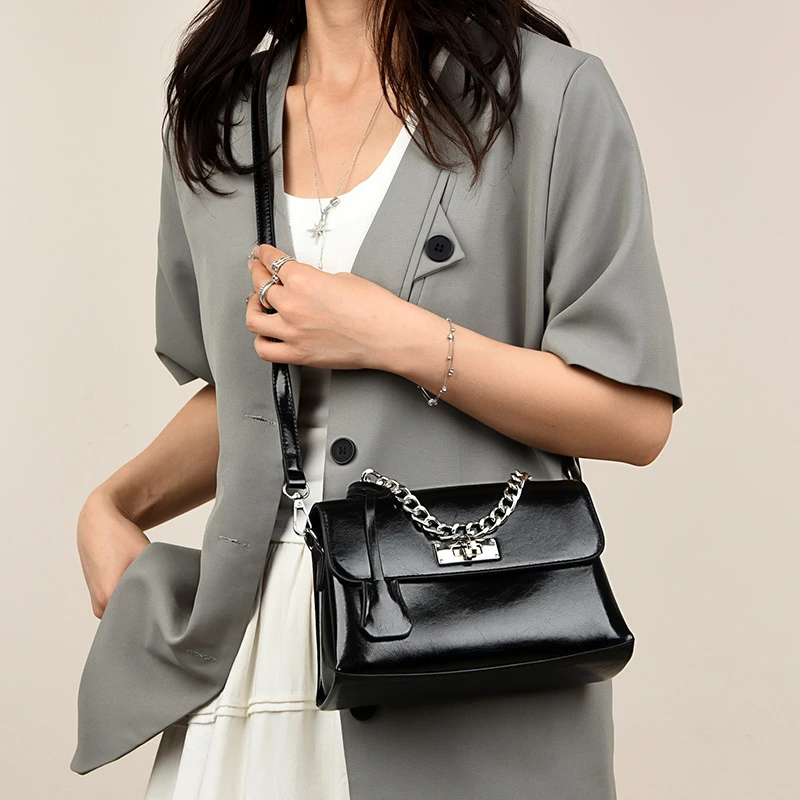 Дизайнерская классическая элегантная женская сумка через плечо, популярная кожаная сумка через плечо от женской сумки люксового бренда
Дизайнерская классическая элегантная женская сумка через плечо, популярная кожаная сумка через плечо от женской сумки люксового бренда