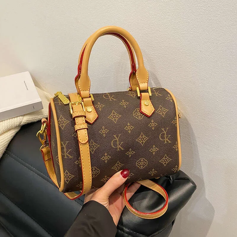 Designer Bag Pillow Bags for Women New Vintage Boston Bag Ladies Handbag Crossbody Brown Small Square Bag
Designer Bag Pillow Bags for Women New Vintage Boston Bag Ladies Handbag Crossbody Brown Small Square Bag