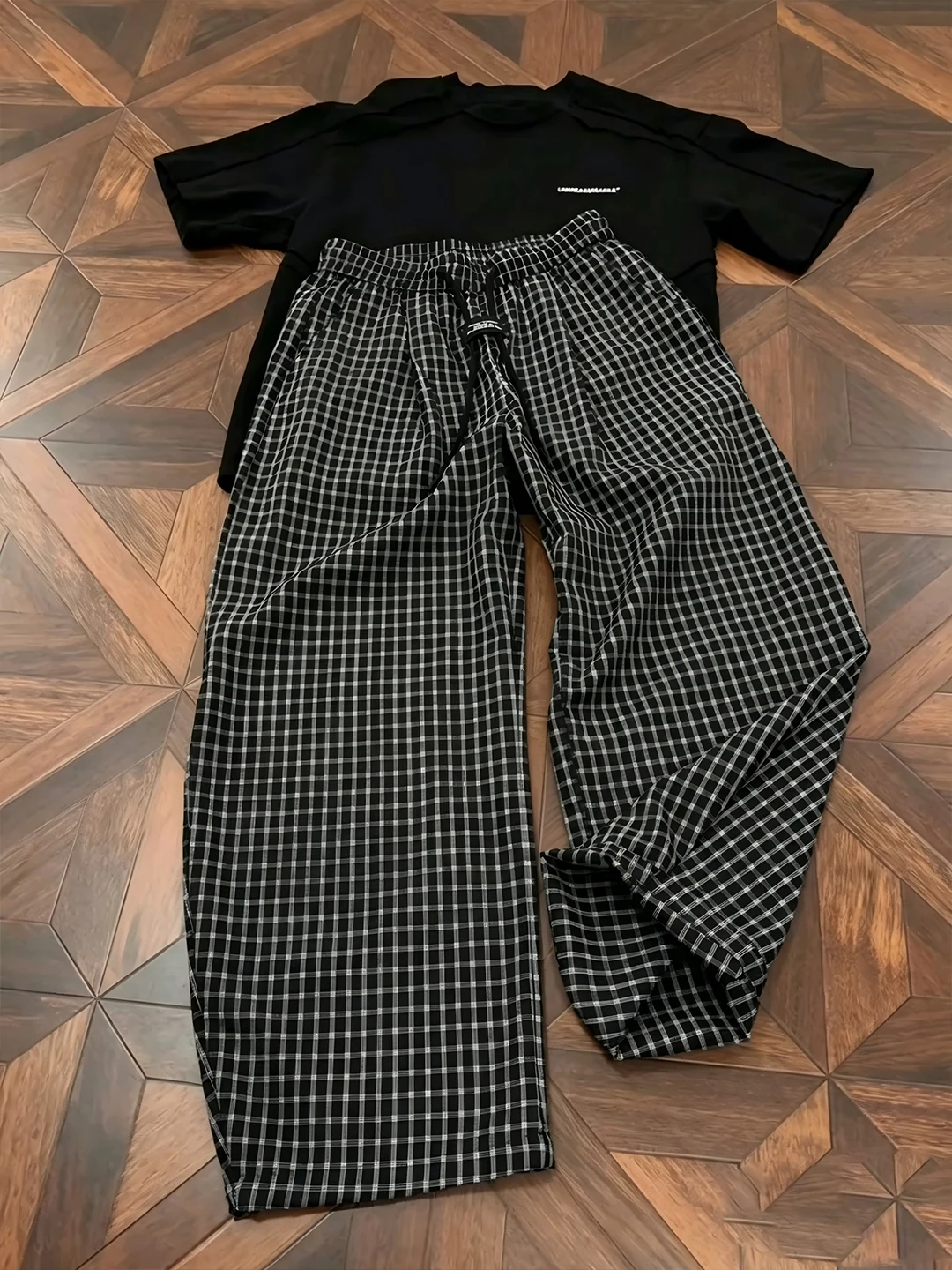 Retro Plaid Bubble Silk Loose Wide Leg Pants Men's Casual Straight Leg Long Trousers Summer Cool Feeling Breathable Quick Dry
Retro Plaid Bubble Silk Loose Wide Leg Pants Men's Casual Straight Leg Long Trousers Summer Cool Feeling Breathable Quick Dry