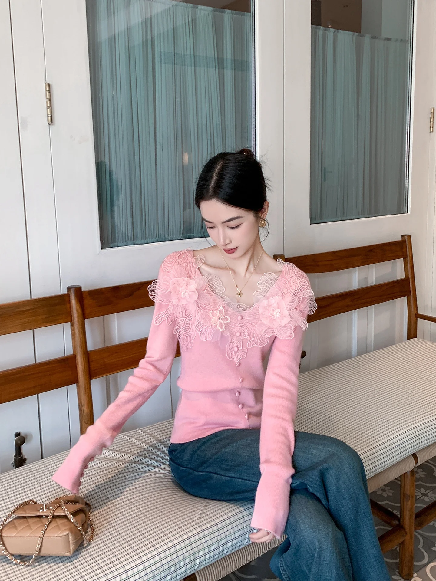 Binguo Women's Knitted Sweater Pink Wool Blend Floral Decorations Base Layer Shirt French Style Regular Fit Medium Softness
Binguo Women's Knitted Sweater Pink Wool Blend Floral Decorations Base Layer Shirt French Style Regular Fit Medium Softness