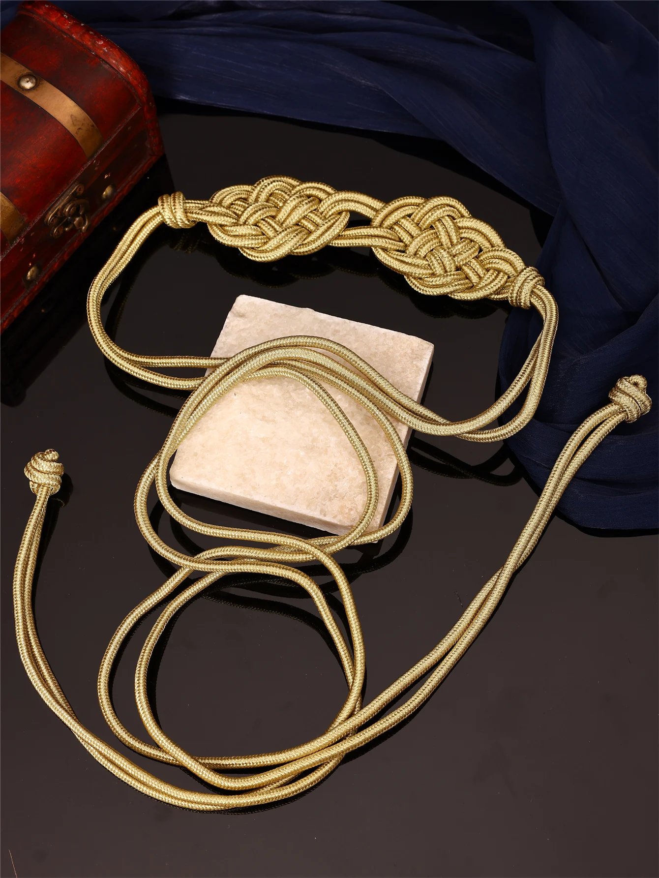 1 Piece of Fashionable and Elegant Women's Robe Belt, Purely Hand-Woven Geometric Design, Women's Wedding Banquet High-End Rope Waist Chain, Versatile Decorative Belt
1 Piece of Fashionable and Elegant Women's Robe Belt, Purely Hand-Woven Geometric Design, Women's Wedding Banquet High-End Rope Waist Chain, Versatile Decorative Belt
