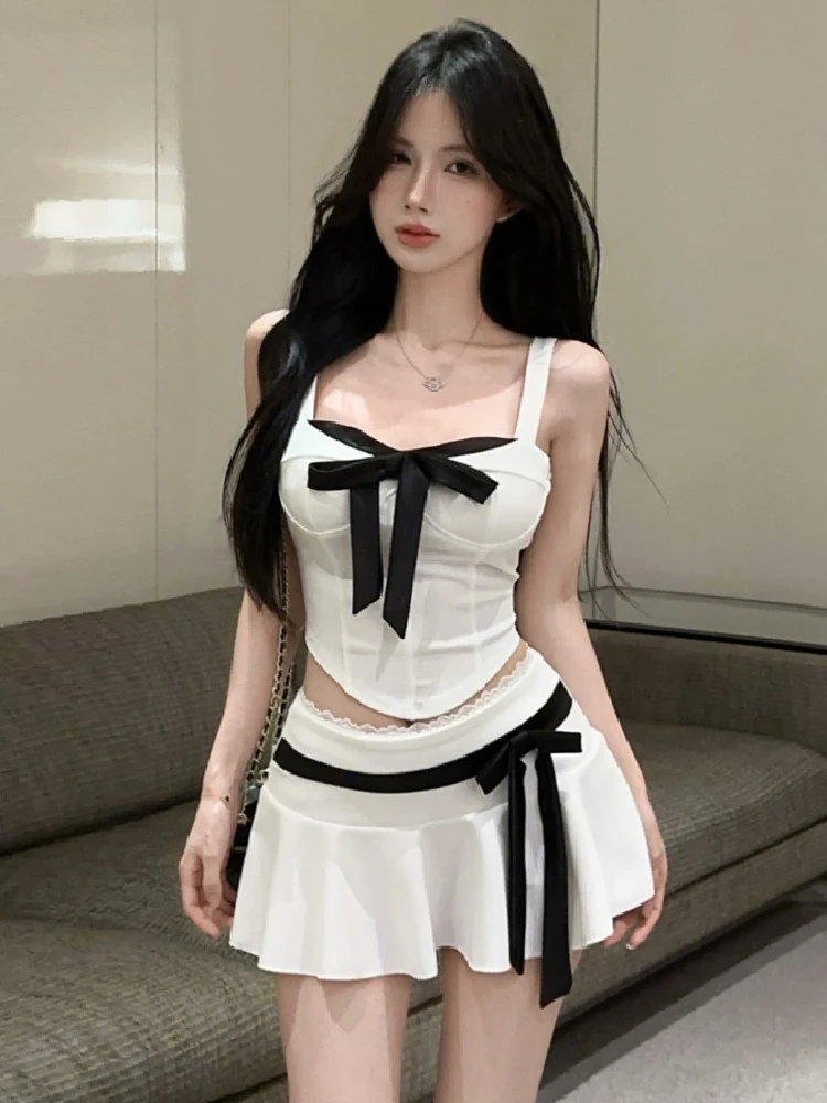 Bow contrasting color waist cinching spicy girl style sexy versatile irregular fishbone tank top pleated skirt set
Bow contrasting color waist cinching spicy girl style sexy versatile irregular fishbone tank top pleated skirt set