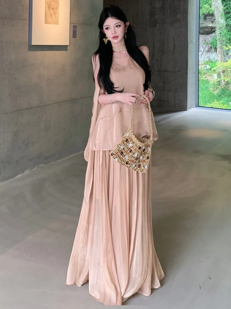 New Chinese Style Sexy Sparkling Pleated Shoulder Bared Vest Loose Slimming Half Length Skirt Elegantly Designed Two Piece Set
New Chinese Style Sexy Sparkling Pleated Shoulder Bared Vest Loose Slimming Half Length Skirt Elegantly Designed Two Piece Set