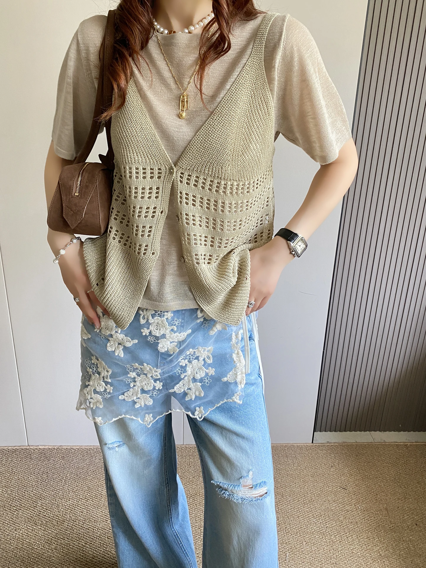 Fashionable Knitted Set Women's Summer 2026 Hollow out Sleeveless Top And Short Sleeve T-Shirt Two-Piece Set Loose Fit Soft F...
Fashionable Knitted Set Women's Summer 2026 Hollow out Sleeveless Top And Short Sleeve T-Shirt Two-Piece Set Loose Fit Soft F...