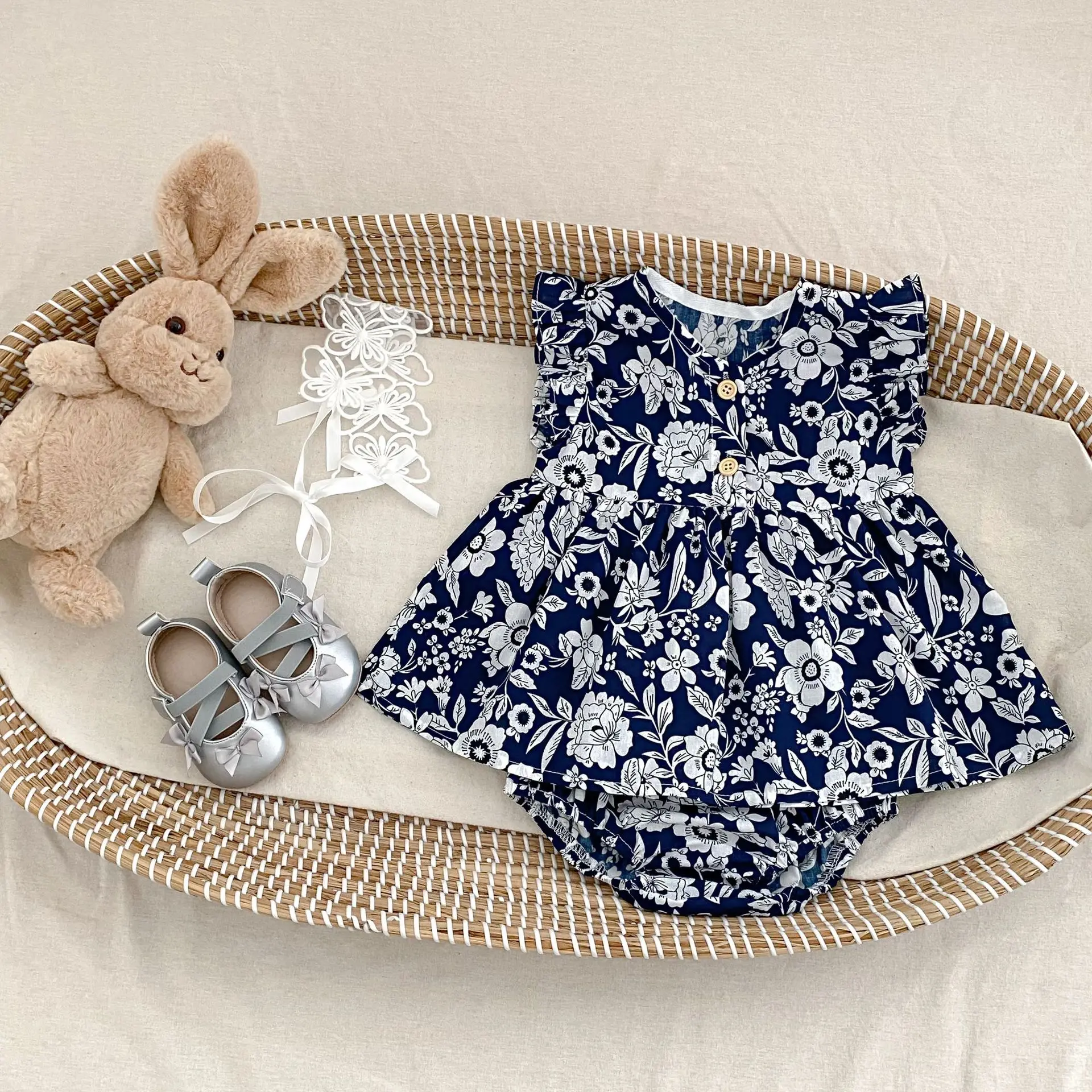 2025 Summer Baby Clothing Set Infant Cotton Chinese-Style Printed Flying Sleeve Tops+Shorts Suit 0-3Y Girls Two Piece Set Outfit
2025 Summer Baby Clothing Set Infant Cotton Chinese-Style Printed Flying Sleeve Tops+Shorts Suit 0-3Y Girls Two Piece Set Outfit