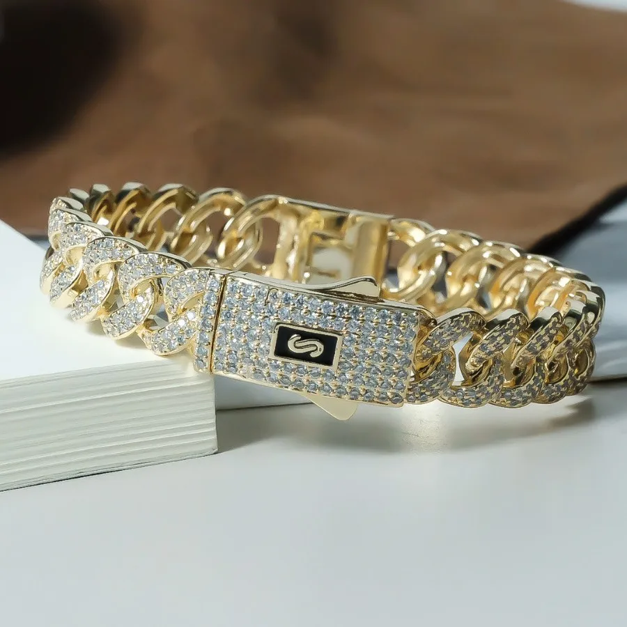 14K Gold Plated Miami Cuban Chain Bracelet Iced Out Zircon Waterproof Fade Resistant Moroccan Style Women Daily Wear Jewelry
14K Gold Plated Miami Cuban Chain Bracelet Iced Out Zircon Waterproof Fade Resistant Moroccan Style Women Daily Wear Jewelry