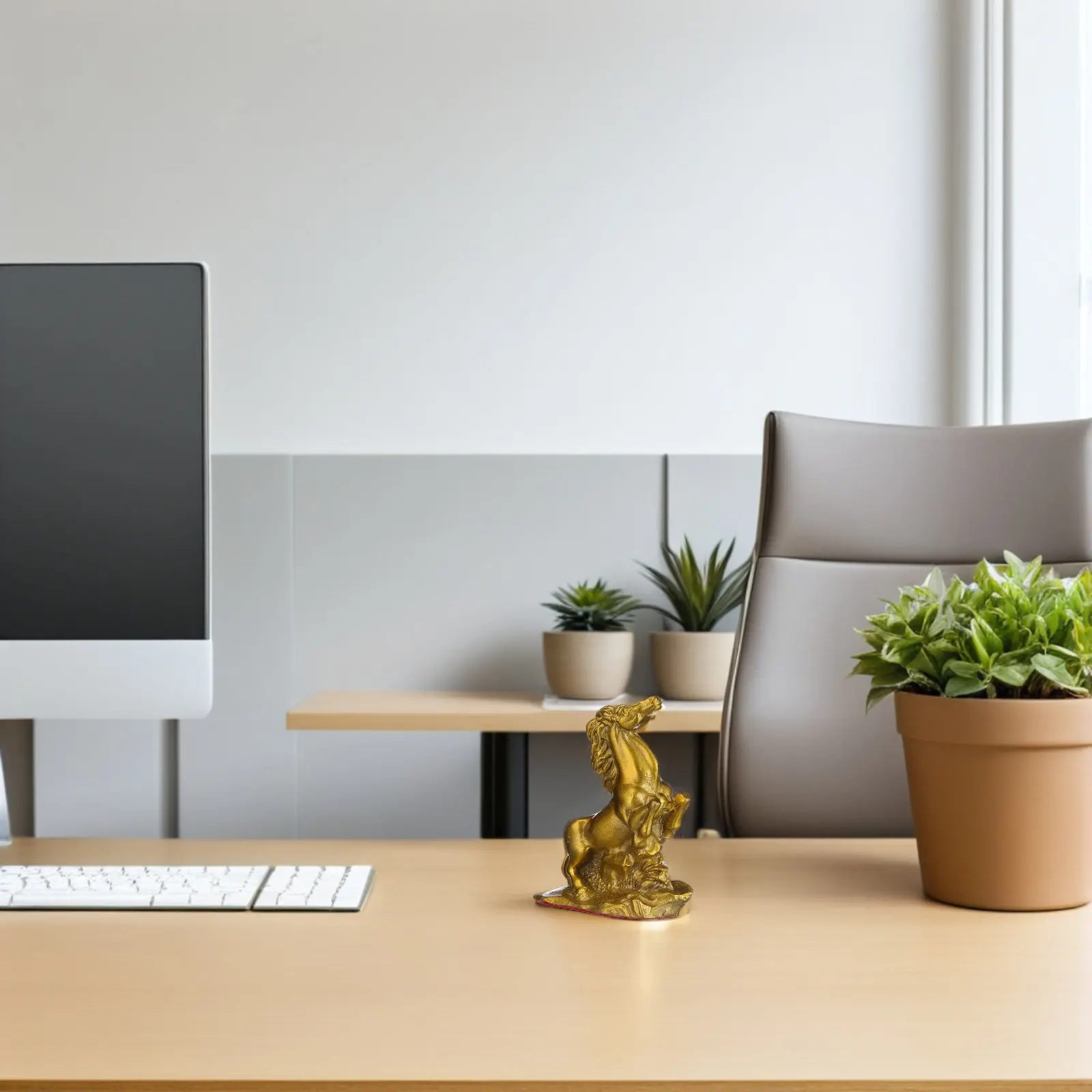 Латунная статуэтка скачущей лошади, миниатюрная скульптура для домашнего декора, украшение для полки в гостиной, ретро-орнамент в виде животного, дизайн в стиле фэн-шуй
Латунная статуэтка скачущей лошади, миниатюрная скульптура для домашнего декора, украшение для полки в гостиной, ретро-орнамент в виде животного, дизайн в стиле фэн-шуй