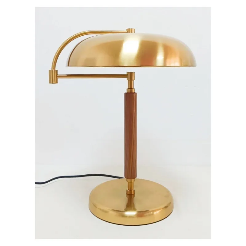 Простая модель настольной лампы для комнаты в скандинавском стиле, ретро-прикроватная лампа, роскошная декоративная настольная лампа
Простая модель настольной лампы для комнаты в скандинавском стиле, ретро-прикроватная лампа, роскошная декоративная настольная лампа