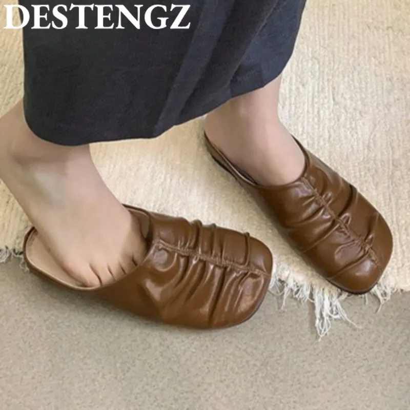 Flats Women Slippers Square Toe Mules Sandals Casual Shoes Woman Soft Leather 2025 Designer Flip Flops Summer Trend Slides Mujer
Flats Women Slippers Square Toe Mules Sandals Casual Shoes Woman Soft Leather 2025 Designer Flip Flops Summer Trend Slides Mujer