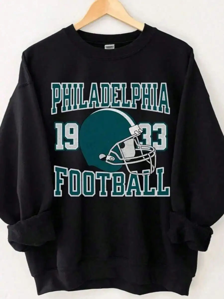 Black Vintage-Style Football Graphic Crewneck Sweatshirt, Loose Fit, Unisex
Black Vintage-Style Football Graphic Crewneck Sweatshirt, Loose Fit, Unisex