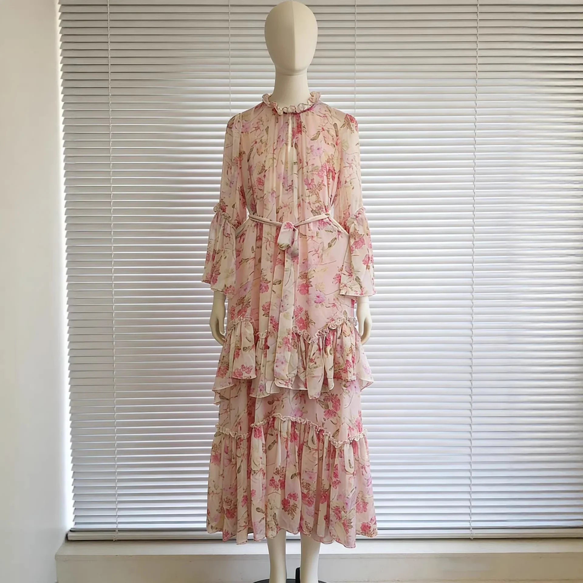 Vintage Floral Tiered Long Dress For Birthday Party Elegant Ruffle Chiffon Gown Luxury Evening Club Wear Casual Vacation Dress
Vintage Floral Tiered Long Dress For Birthday Party Elegant Ruffle Chiffon Gown Luxury Evening Club Wear Casual Vacation Dress