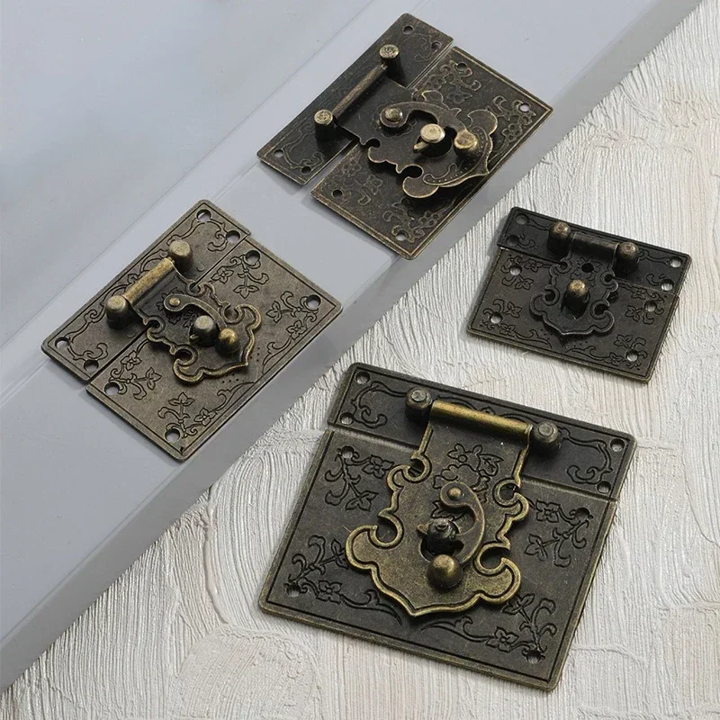 1pcs Antique vintage Packaging box Hardware accessories Square buckle Wooden box Vintage buckle Antique zinc alloy camera buckle
1pcs Antique vintage Packaging box Hardware accessories Square buckle Wooden box Vintage buckle Antique zinc alloy camera buckle