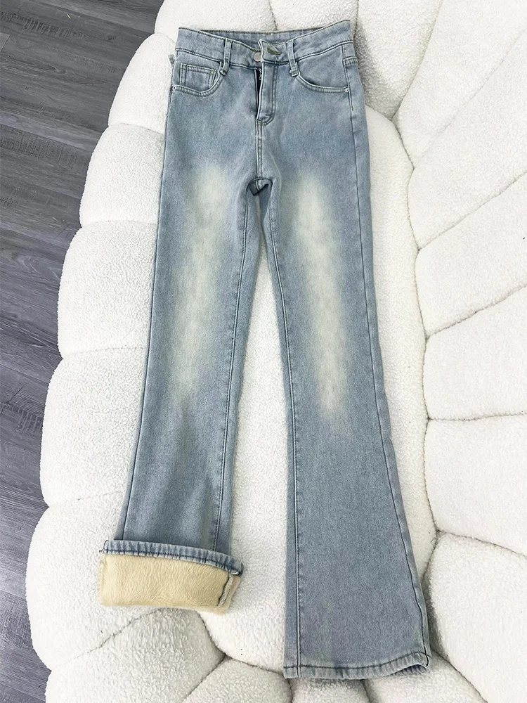 plus Size Women's Fleece Lined Thickened Micro Flared Jeans High Waist Straight Leg Warm Slimming Denim Pants Casual Winter Wear
plus Size Women's Fleece Lined Thickened Micro Flared Jeans High Waist Straight Leg Warm Slimming Denim Pants Casual Winter Wear