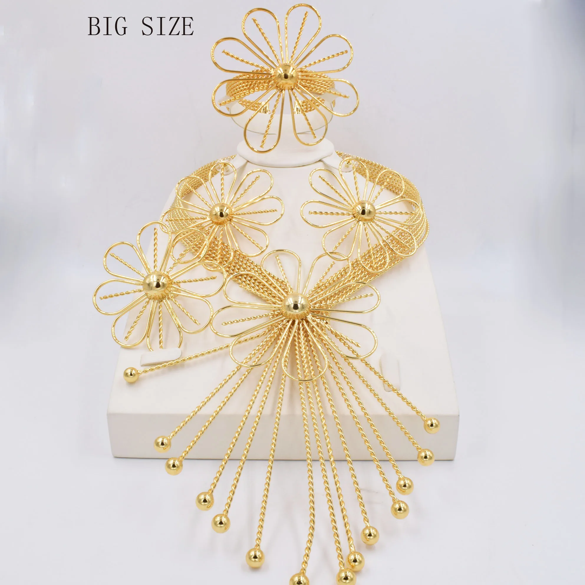 new design Gold Color Earrings Necklace big Set Fashion for Women Weddings Gift Party Dubai Africa Jewellery Wholesale set
new design Gold Color Earrings Necklace big Set Fashion for Women Weddings Gift Party Dubai Africa Jewellery Wholesale set
