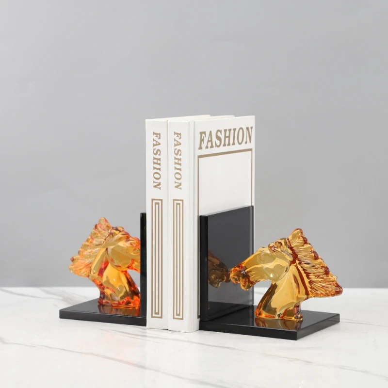 Modern crystal horse head ornaments, horse head statues, transparent glass mini statues, and home display tabletop artworks
Modern crystal horse head ornaments, horse head statues, transparent glass mini statues, and home display tabletop artworks