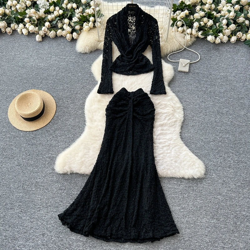 French Style Outfit for Women Deep V-Neck Twist Long Sleeved Pleated Top and Hip Hugging Skirt Set
French Style Outfit for Women Deep V-Neck Twist Long Sleeved Pleated Top and Hip Hugging Skirt Set