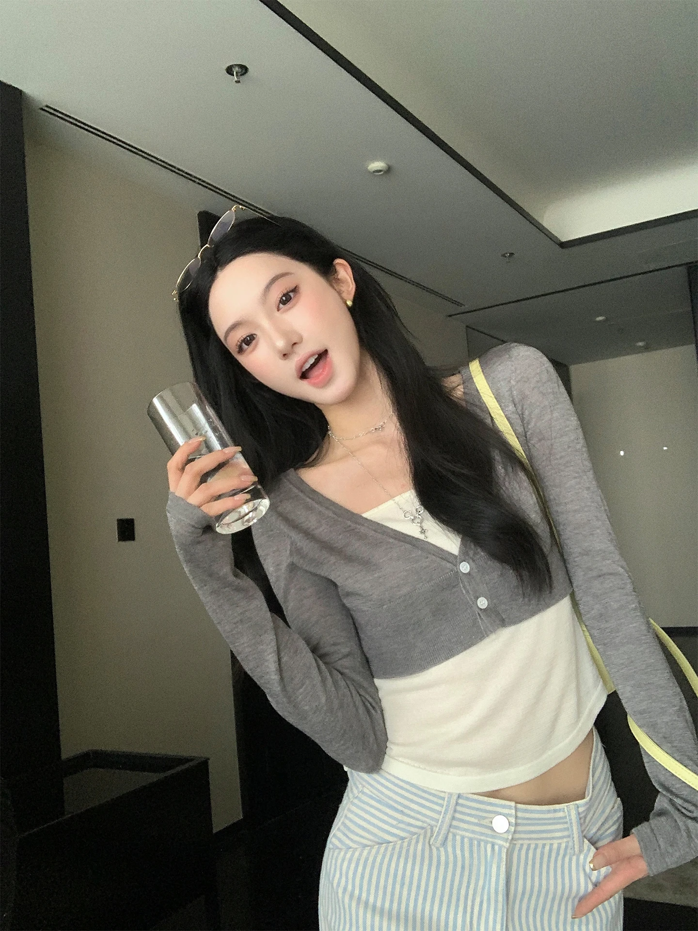 Women's Casual Style Silk Wool Open Cardigan Tube Top Fake Two-Piece Spring Autumn Thin Long Sleeve V-Neck Short Length
Women's Casual Style Silk Wool Open Cardigan Tube Top Fake Two-Piece Spring Autumn Thin Long Sleeve V-Neck Short Length
