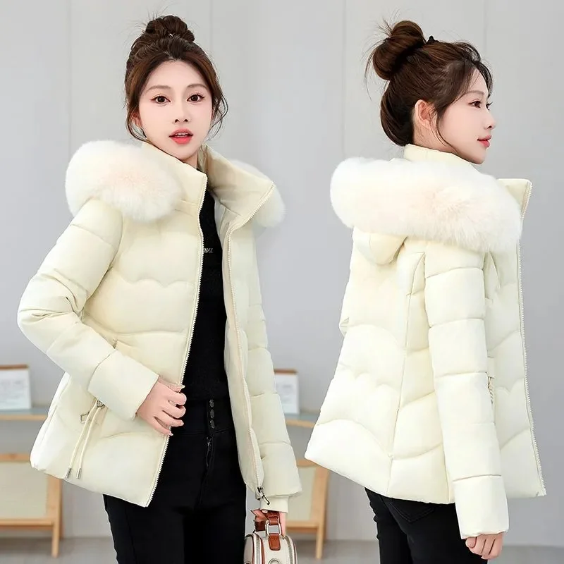 Women Autumn Winter New Fur Collar Hooded Parka Fashion Letter Patch Zipper Pockets Jacket Elegant Slim Warm Thick Female Coats
Women Autumn Winter New Fur Collar Hooded Parka Fashion Letter Patch Zipper Pockets Jacket Elegant Slim Warm Thick Female Coats