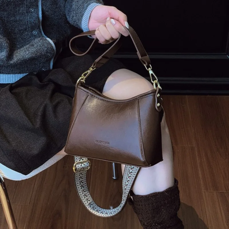 Women's Handbag Made Of Daisy-Patterned Leather Boasting High-End Gibraltar Commuter Lasting Spacious Style
Women's Handbag Made Of Daisy-Patterned Leather Boasting High-End Gibraltar Commuter Lasting Spacious Style