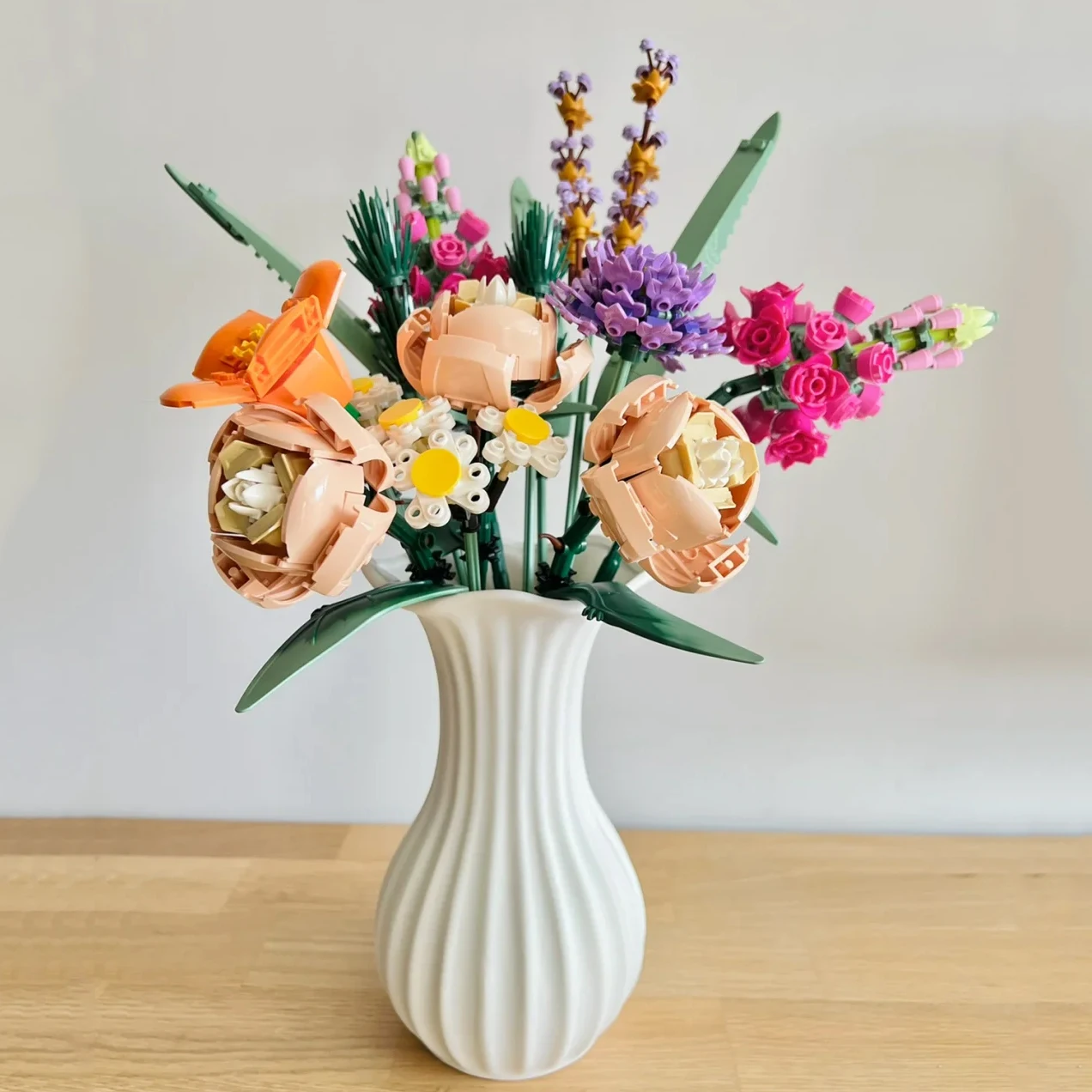 Creative Romantic Rose Flower Bouquet Building Blocks Creative Home Desk Plant Decoration Assemble Bricks Toy Gift For Girl Lady
Creative Romantic Rose Flower Bouquet Building Blocks Creative Home Desk Plant Decoration Assemble Bricks Toy Gift For Girl Lady