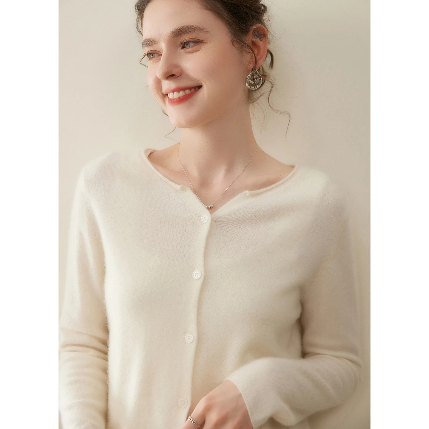 New Women Rolled edge O-neck Cardigan 100% Cashmere Sweater Autumn Winter Grace Basic Cashmere Knitwear Korean Popular Clothing
New Women Rolled edge O-neck Cardigan 100% Cashmere Sweater Autumn Winter Grace Basic Cashmere Knitwear Korean Popular Clothing