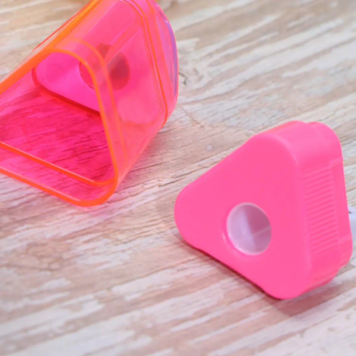 12Pcs Colorful Plastic Pencil Sharpener Compact Lightweight Manual Sharpener for Students Classroom Office School Supplies
12Pcs Colorful Plastic Pencil Sharpener Compact Lightweight Manual Sharpener for Students Classroom Office School Supplies