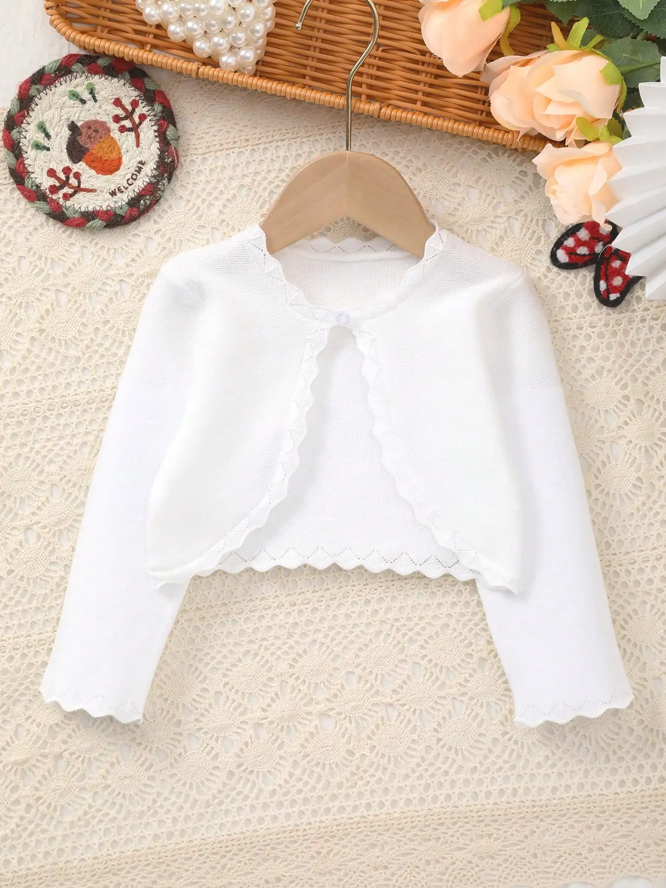 Baby Girl's Spring Elegant and Sweet Solid Color Knitted Shawl with Lace Design Adds a More Gentle Touch
Baby Girl's Spring Elegant and Sweet Solid Color Knitted Shawl with Lace Design Adds a More Gentle Touch