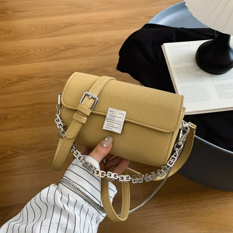 Fashionable Tote Bag for Women Spacious Leather Handbags Shoulder Carry Ladies Luxury Brand Popular Classic Elegant Design
Fashionable Tote Bag for Women Spacious Leather Handbags Shoulder Carry Ladies Luxury Brand Popular Classic Elegant Design