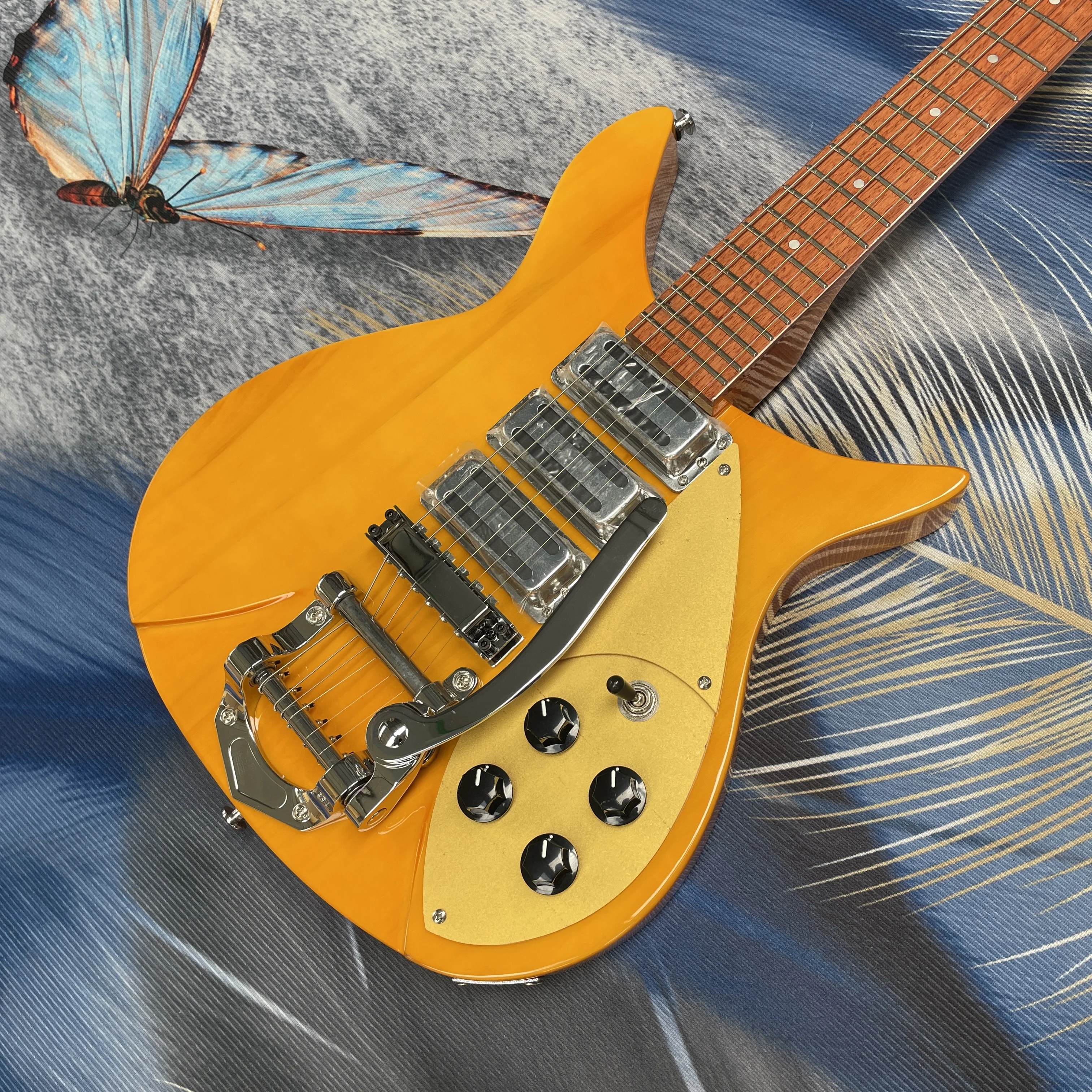 Vintage 6-string transparent yellow electricguitar,three-pickup large tremolo bar designguitars,high-fretboard-friendly guitarra
Vintage 6-string transparent yellow electricguitar,three-pickup large tremolo bar designguitars,high-fretboard-friendly guitarra