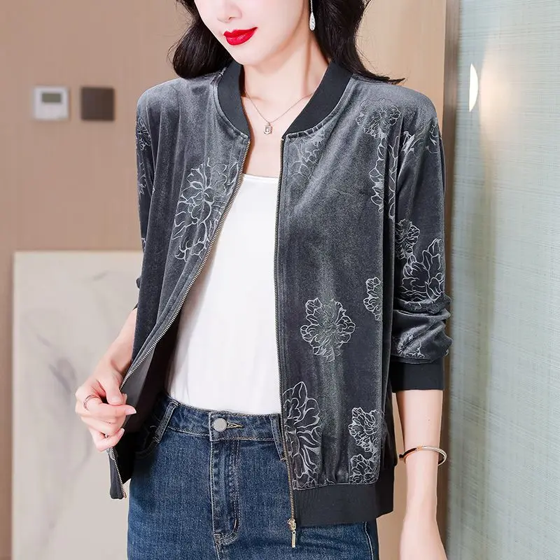 Женская модная элитная бархатная куртка с воротником-стойкой, осеннее новое поступление, бейсбольное пальто на молнии с принтом
Женская модная элитная бархатная куртка с воротником-стойкой, осеннее новое поступление, бейсбольное пальто на молнии с принтом