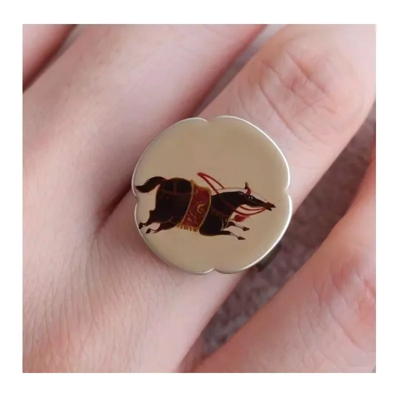 National Style Tangma Begonia Flower-shaped Lacquer Ring Horse Classical Imitation Han and Tang Cultural Play Lacquer Temperamen
National Style Tangma Begonia Flower-shaped Lacquer Ring Horse Classical Imitation Han and Tang Cultural Play Lacquer Temperamen
