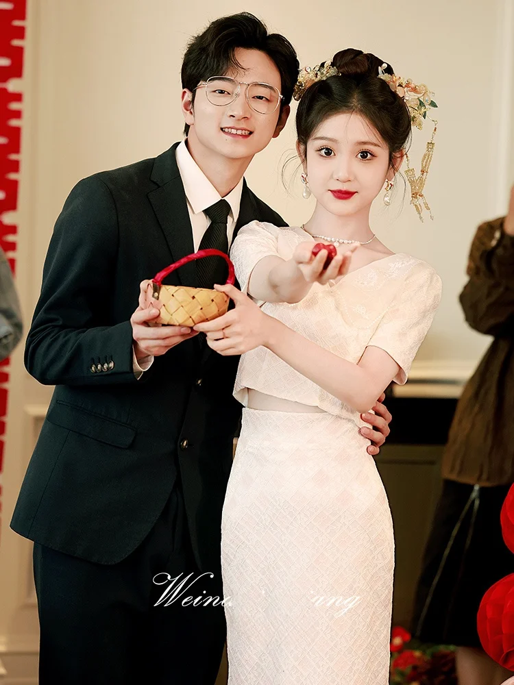 Розовый свадебный комплект: приталенное платье для помолвки, церемонии возвращения домой, короткое, средней длины, в корейском стиле, с V-образным вырезом, из полиэстера
Розовый свадебный комплект: приталенное платье для помолвки, церемонии возвращения домой, короткое, средней длины, в корейском стиле, с V-образным вырезом, из полиэстера