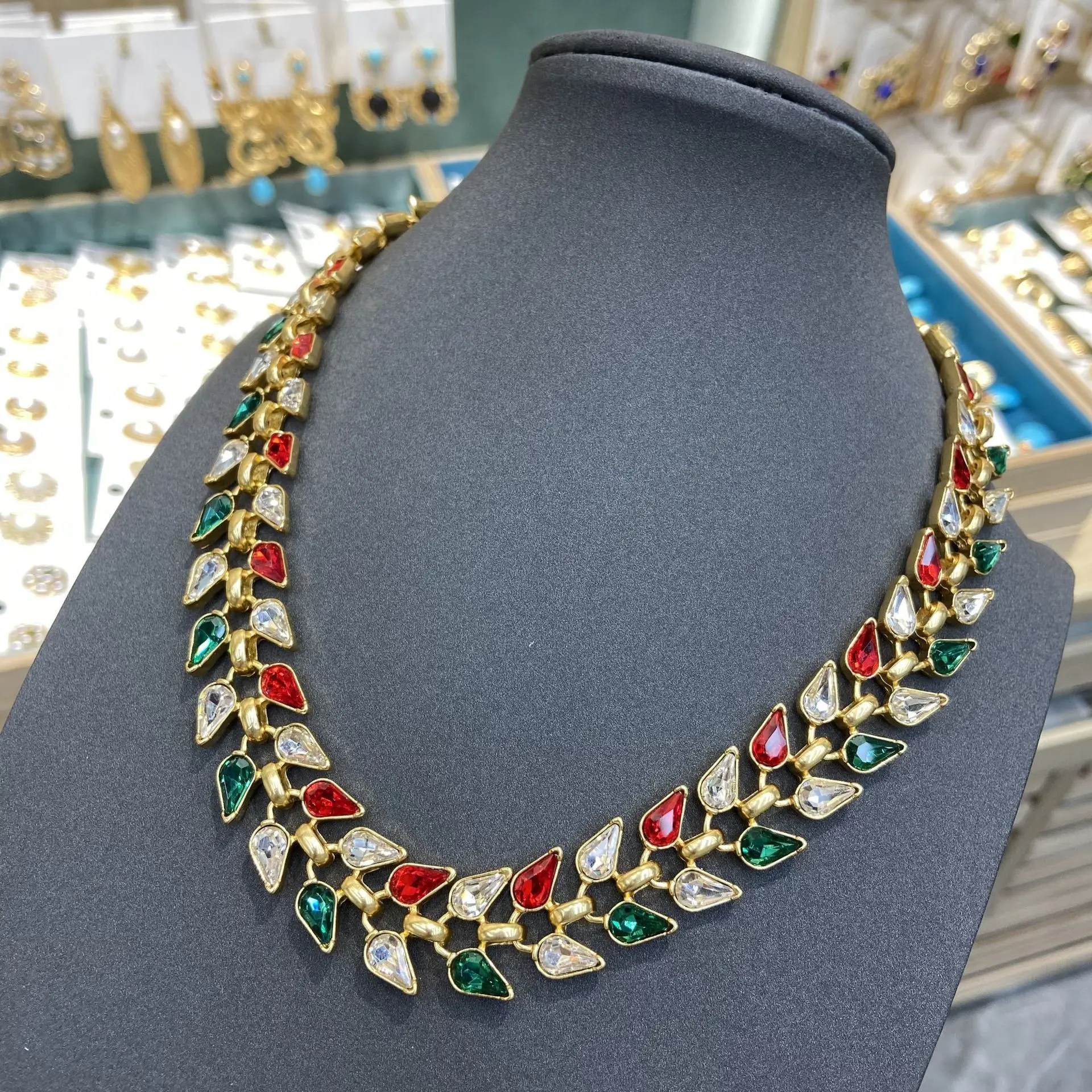Luxury Color Zircon Water Droplets Leaves Necklace Earring Fashion Woman Jewelry Dress Banquet Accessories High-Quality New
Luxury Color Zircon Water Droplets Leaves Necklace Earring Fashion Woman Jewelry Dress Banquet Accessories High-Quality New