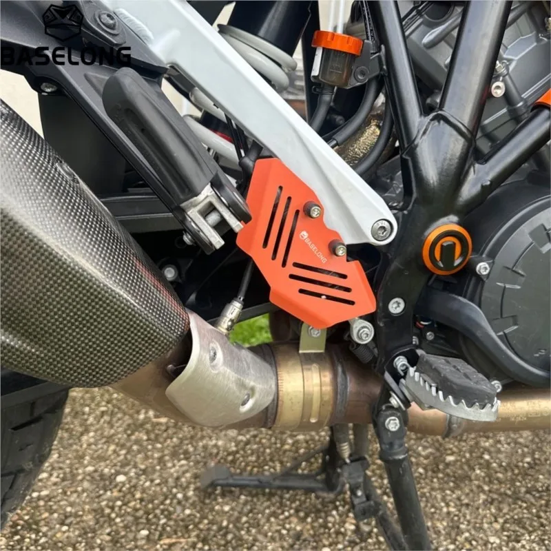 For KTM 1050 1090 1190 1290 Adventure 1290 ADV R/T/S Super Adventure Aluminum Rear Brake Master Cylinder Guard Cover Protector
For KTM 1050 1090 1190 1290 Adventure 1290 ADV R/T/S Super Adventure Aluminum Rear Brake Master Cylinder Guard Cover Protector