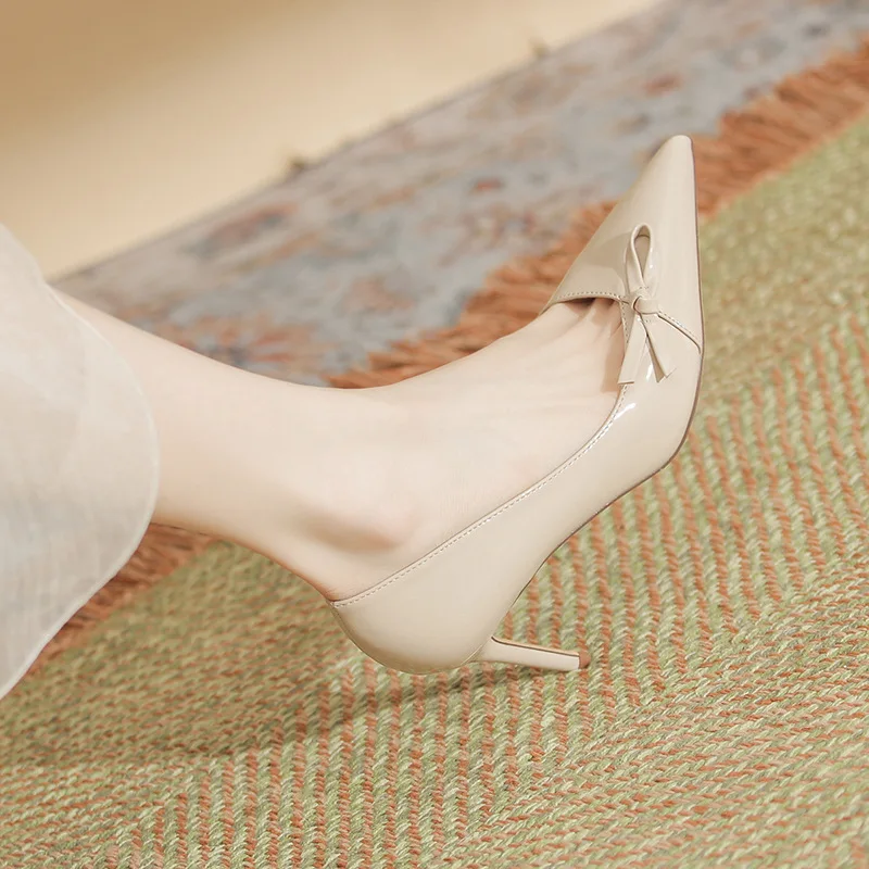 Spring Summer Women's Pointed Toe High Heels Side Open Shoes Lambskin Cushion Low Cut Thin Heel Vulcanized Sandals
Spring Summer Women's Pointed Toe High Heels Side Open Shoes Lambskin Cushion Low Cut Thin Heel Vulcanized Sandals
