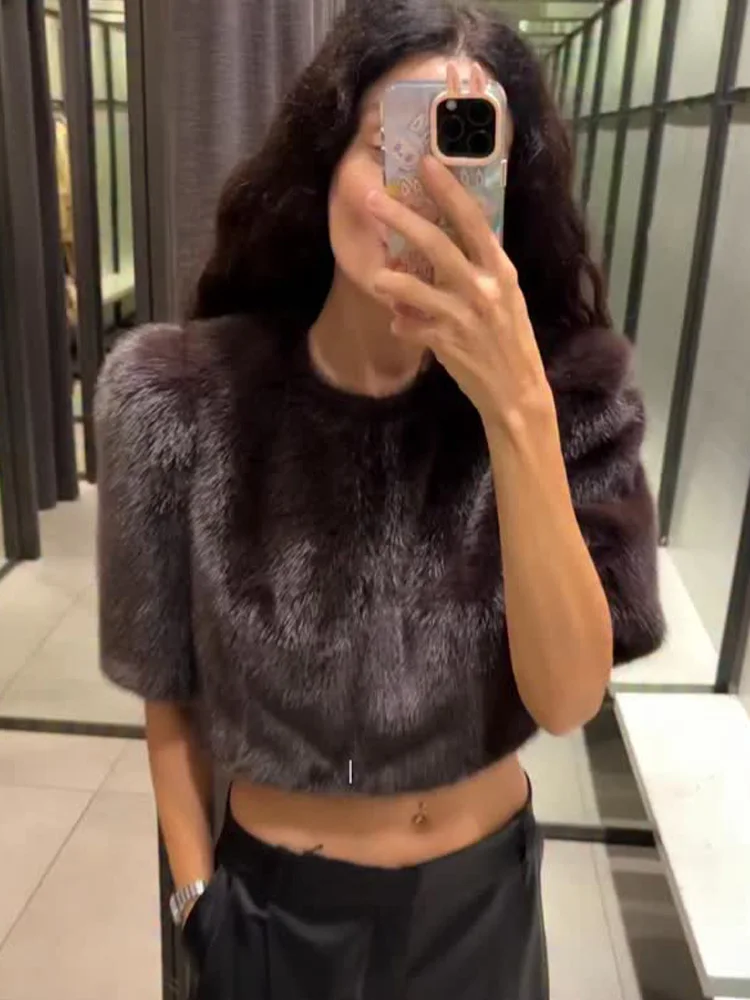 HH Female Winter Elegant O-Neck Hidden Button Elegant Solid Short Top Women Casual Artificial Fur Effect Half Sleeve Warm Top
HH Female Winter Elegant O-Neck Hidden Button Elegant Solid Short Top Women Casual Artificial Fur Effect Half Sleeve Warm Top