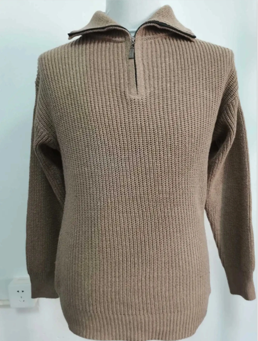 Мужской осенне-зимний свитер с лацканами, свободный полумолнией и длинными рукавами, средней длины, однотонный вязаный свитер в стиле ретро 
Мужской осенне-зимний свитер с лацканами, свободный полумолнией и длинными рукавами, средней длины, однотонный вязаный свитер в стиле ретро