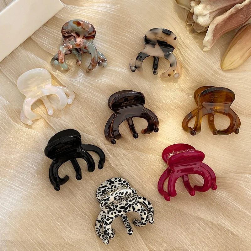 FANYIN New French Acetic Small Gripping Clip for Women High-end Temperament Headwear Shark Clip Fashionable Hair Accessories
FANYIN New French Acetic Small Gripping Clip for Women High-end Temperament Headwear Shark Clip Fashionable Hair Accessories