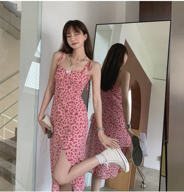 2025 Summer Vintage Beach Vacation Long Dress Women Print Bow Backless Spaghetti Strap Dress Casual Sexy Slim Split Party Dress
2025 Summer Vintage Beach Vacation Long Dress Women Print Bow Backless Spaghetti Strap Dress Casual Sexy Slim Split Party Dress